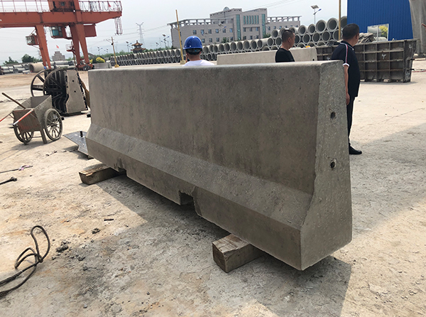 預(yù)制隔離墩鋼模具