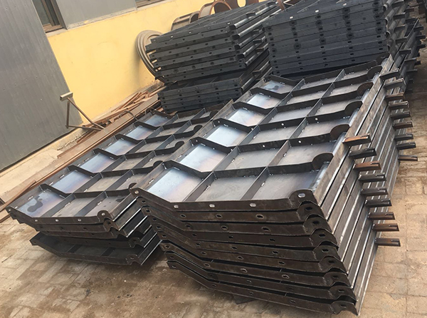 中央防撞護欄模具