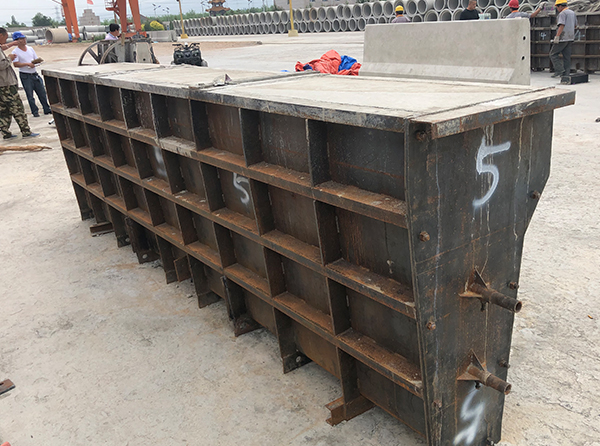 防撞隔離帶模具