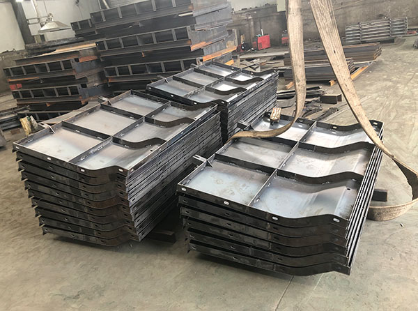 新澤西護(hù)欄鋼模具