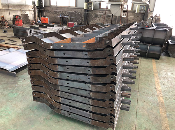 高速公路護(hù)欄鋼模具