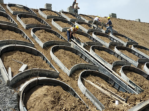 現(xiàn)澆拱形骨架護(hù)坡鋼模具