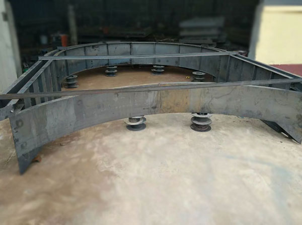 高鐵拱形骨架護(hù)坡模具