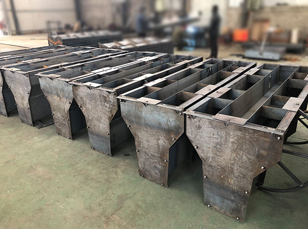 現(xiàn)澆隔離墩模具