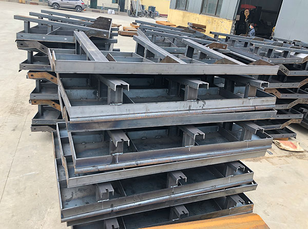 澆筑防撞墻護(hù)欄模具