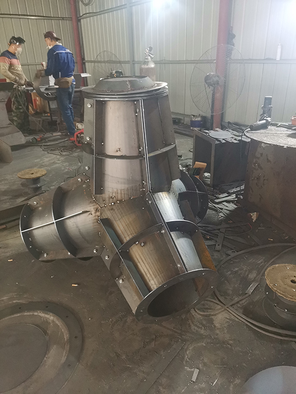 制作中的三角錐防浪塊模具圖片