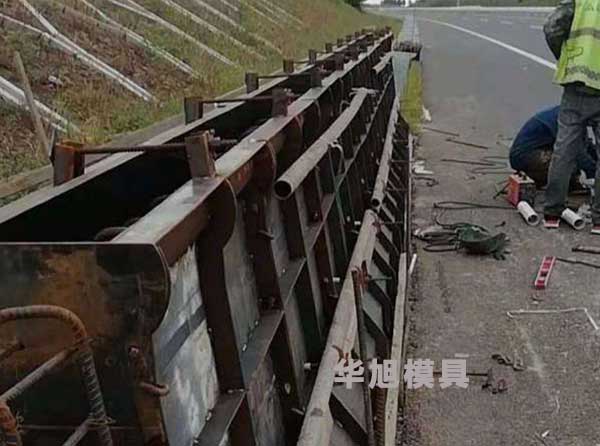 新澤西護(hù)欄模具