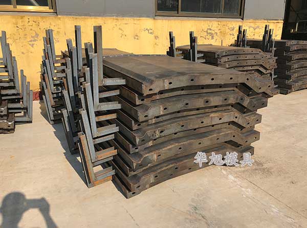 中央防撞護(hù)欄模具